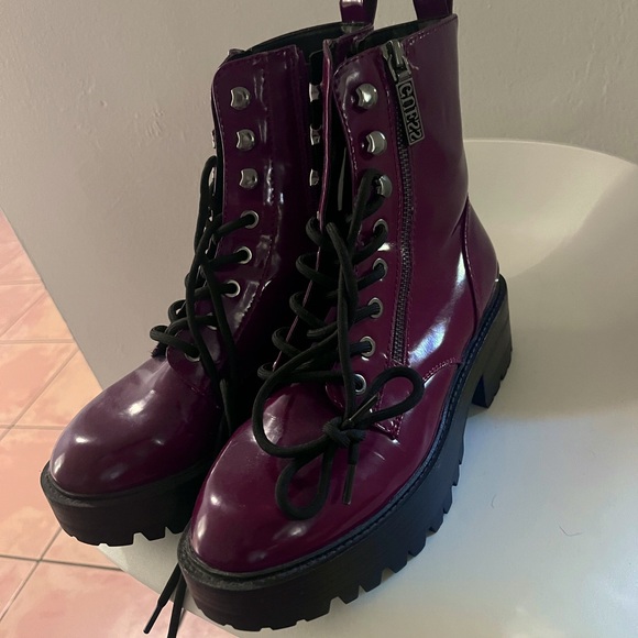 Botas - Picture 1 of 1